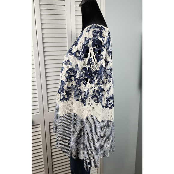Chico’s Navy White Lace Blouse Size Large Bell Sleeve Lined Crochet Holiday Work - Picture 3 of 9